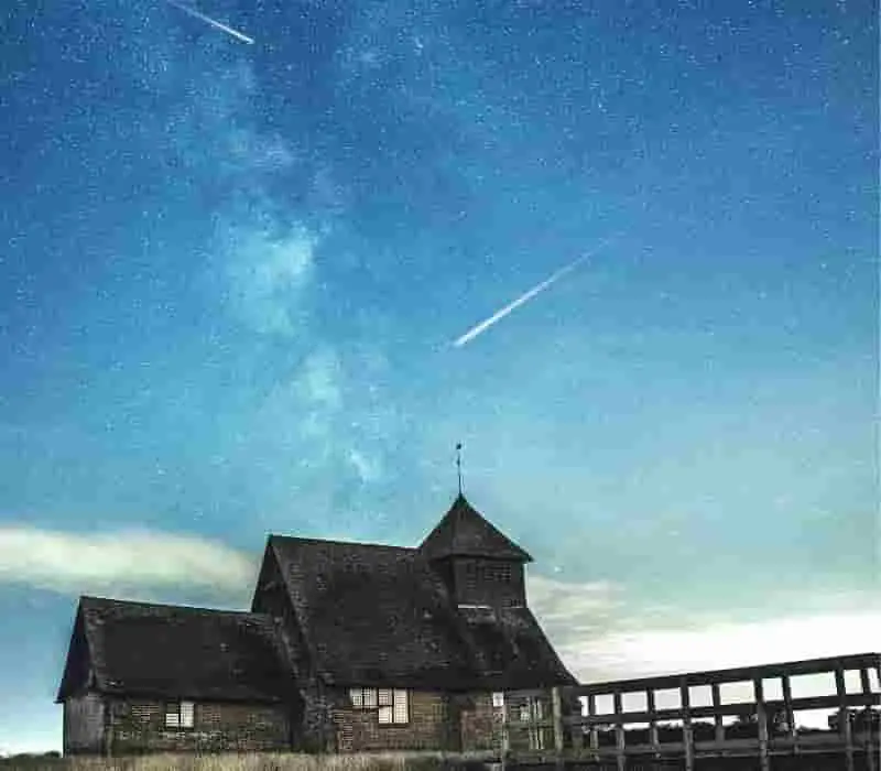 Cometa-e-Meteoro-Entenda-a-Diferenca-Entre-Eles.webp